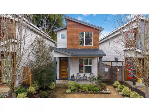 8249 N Chautauqua Blvd, Portland, OR 97217