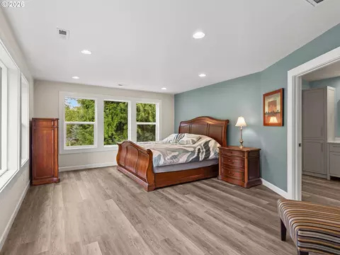 Bedroom - 541 SE Park Dr, Gresham, OR 97080 photo 2 of 7