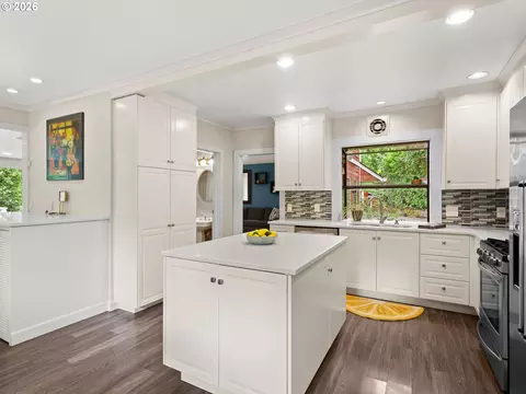 Kitchen - 541 SE Park Dr, Gresham, OR 97080 photo 1 of 4
