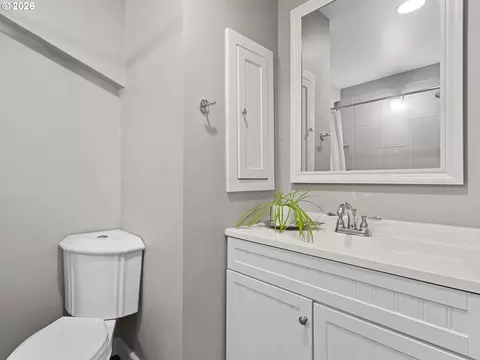 Bath - 541 SE Park Dr, Gresham, OR 97080 photo 3 of 3