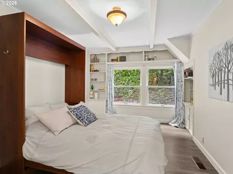 Bedroom - 541 SE Park Dr, Gresham, OR 97080 photo 1 of 7