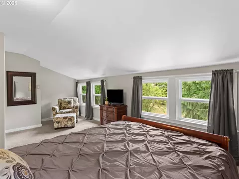 Bedroom - 541 SE Park Dr, Gresham, OR 97080 photo 4 of 7