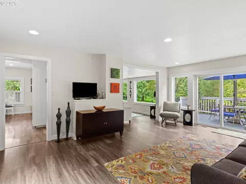 Living - 541 SE Park Dr, Gresham, OR 97080 photo 2 of 3
