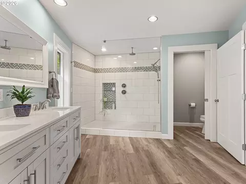 Bath - 541 SE Park Dr, Gresham, OR 97080 photo 2 of 3