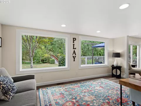 Living - 541 SE Park Dr, Gresham, OR 97080 photo 1 of 3