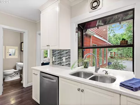 Kitchen - 541 SE Park Dr, Gresham, OR 97080 photo 3 of 4