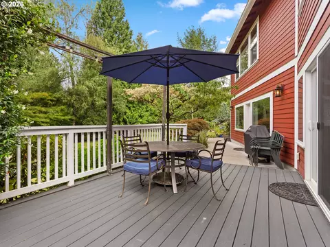 Exterior - 541 SE Park Dr, Gresham, OR 97080 photo 5 of 15