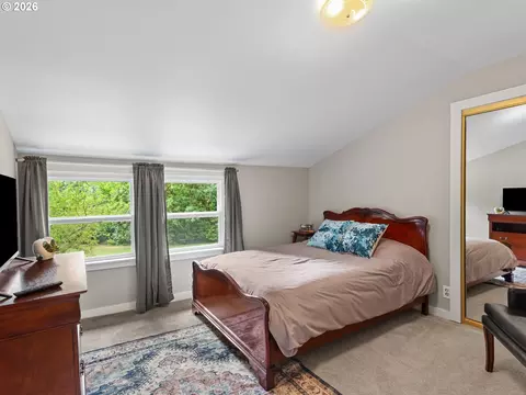 Bedroom - 541 SE Park Dr, Gresham, OR 97080 photo 5 of 7