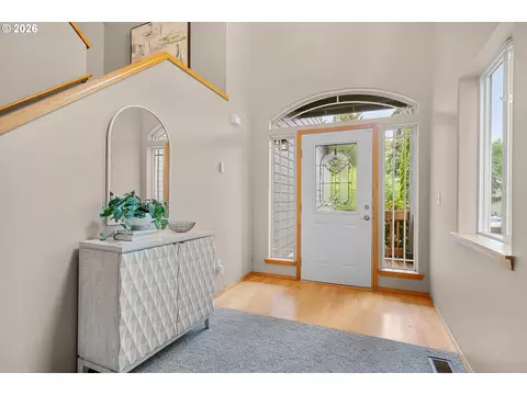 Entry Way - 21936 NE Couch St, Gresham, OR 97030 photo 2 of 4