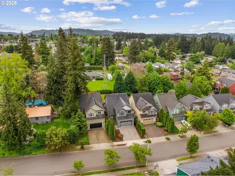 View/Area - 21936 NE Couch St, Gresham, OR 97030 photo 2 of 3
