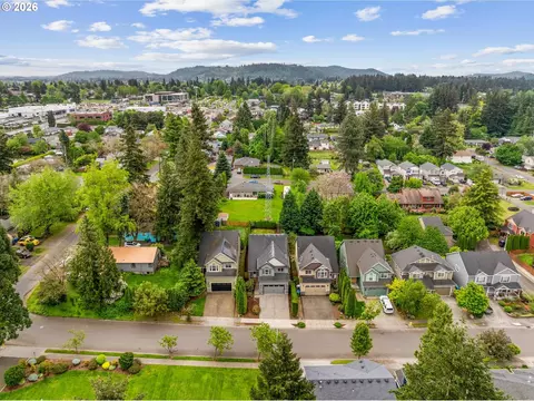 View/Area - 21936 NE Couch St, Gresham, OR 97030 photo 3 of 3