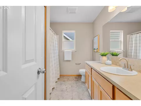 Bath - 21936 NE Couch St, Gresham, OR 97030 photo 4 of 5
