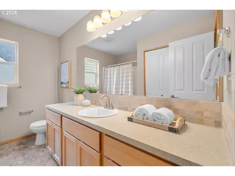 Bath - 21936 NE Couch St, Gresham, OR 97030 photo 5 of 5
