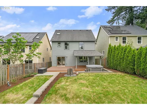 Exterior - 21936 NE Couch St, Gresham, OR 97030 photo 6 of 7