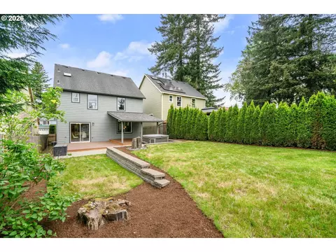 Exterior - 21936 NE Couch St, Gresham, OR 97030 photo 7 of 7