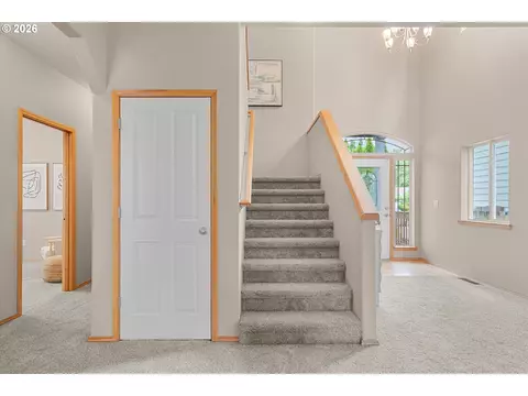 Entry Way - 21936 NE Couch St, Gresham, OR 97030 photo 3 of 4