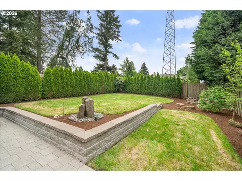 Exterior - 21936 NE Couch St, Gresham, OR 97030 photo 4 of 7