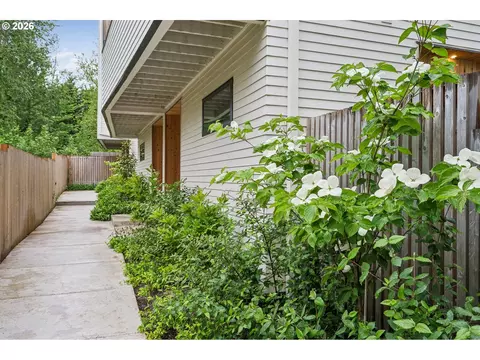 4619 N Campbell Ave #8, Portland, OR 97217
