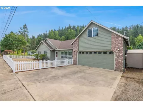 1110 Madison St, Silverton, OR 97381