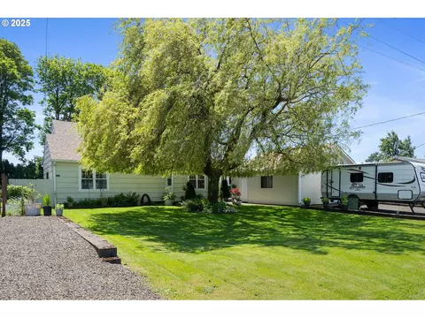 1113 6th St, Tillamook, OR 97141