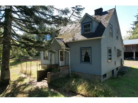 34662 SE Airport Ln, Warrenton, OR 97146