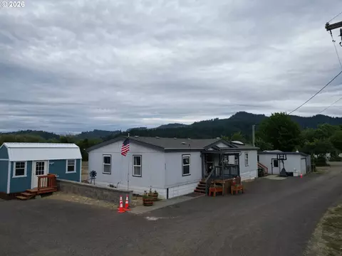 826 W Dean Ave, Sutherlin, OR 97479