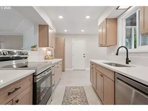 64 NW Florence Ave, Gresham, OR 97030 photo 9