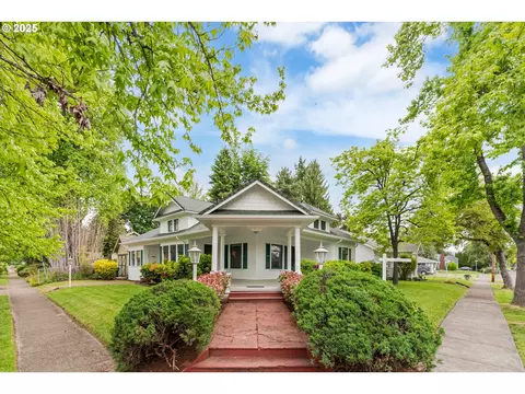 406 8th St, Springfield, OR 97477