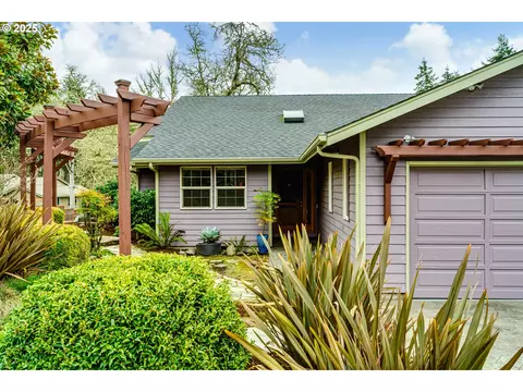 3903 N Shasta Loop, Eugene, OR 97405