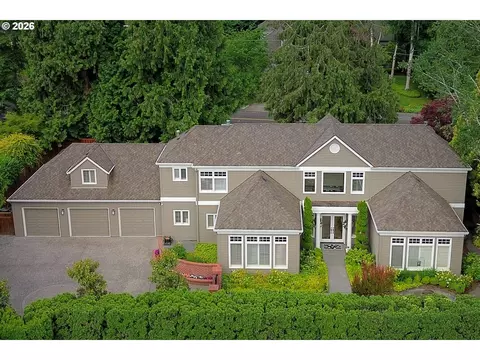 3325 Cedar Ct, Lake Oswego, OR 97034