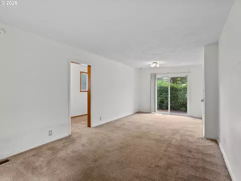 Living - 150 River Ln, Gladstone, OR 97027 photo 1 of 3