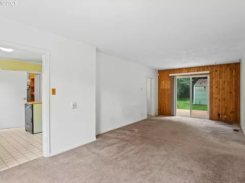 Living - 150 River Ln, Gladstone, OR 97027 photo 3 of 3