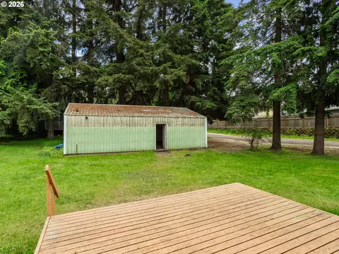 Exterior - 150 River Ln, Gladstone, OR 97027 photo 8 of 10