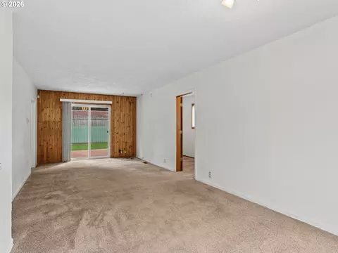 Living - 150 River Ln, Gladstone, OR 97027 photo 2 of 3