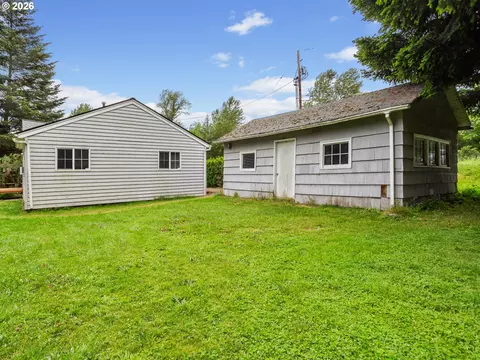 Exterior - 150 River Ln, Gladstone, OR 97027 photo 4 of 10