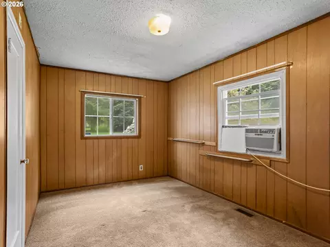 Bedroom - 150 River Ln, Gladstone, OR 97027 photo 4 of 5