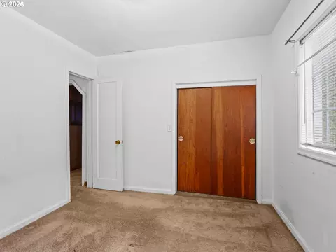 Bedroom - 150 River Ln, Gladstone, OR 97027 photo 3 of 5