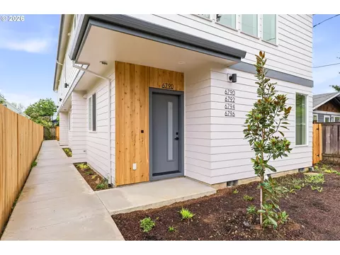 6790 SE Insley St #1, Portland, OR 97206