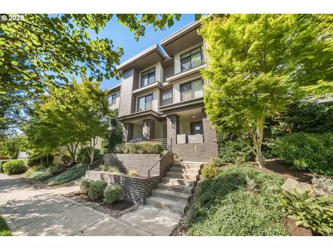 672 1st St, Lake Oswego, OR 97034