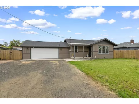 2029 Castle Ave, Roseburg, OR 97471