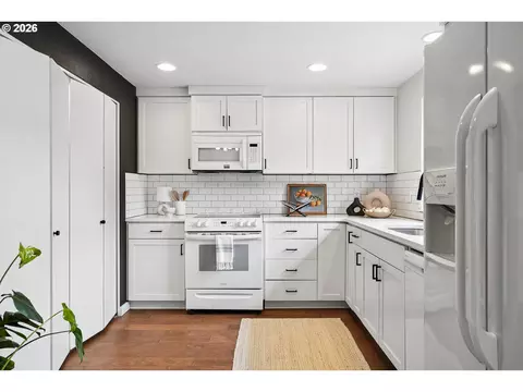 Kitchen - 1611 NW Angeline Ct, Gresham, OR 97030 photo 1 of 4