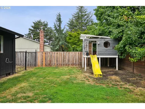 Exterior - 1611 NW Angeline Ct, Gresham, OR 97030 photo 6 of 8