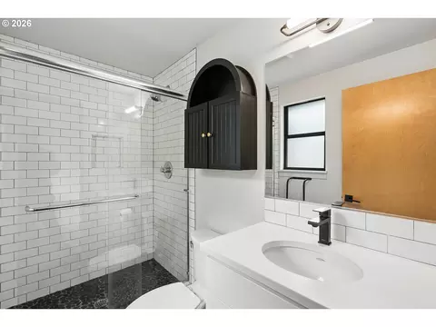 Bath - 1611 NW Angeline Ct, Gresham, OR 97030 photo 2 of 2