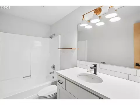 Bath - 1611 NW Angeline Ct, Gresham, OR 97030 photo 1 of 2
