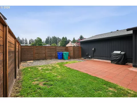 Exterior - 1611 NW Angeline Ct, Gresham, OR 97030 photo 5 of 8
