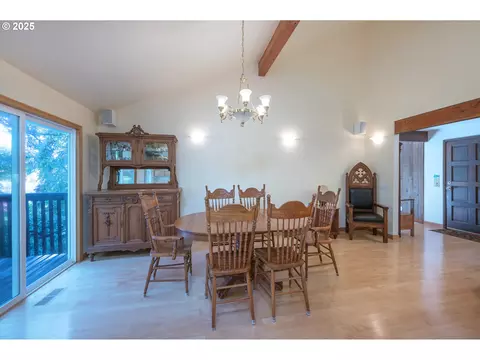 Dining - 1925 Sylvan St, Eugene, OR 97403 photo 2 of 2
