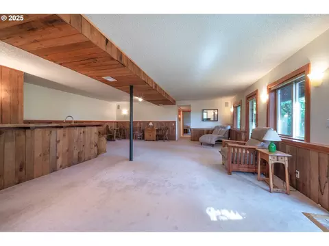Living - 1925 Sylvan St, Eugene, OR 97403 photo 6 of 8