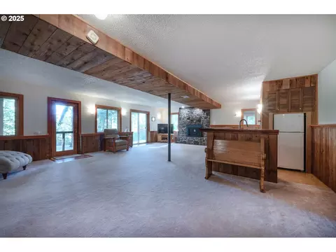 Living - 1925 Sylvan St, Eugene, OR 97403 photo 8 of 8