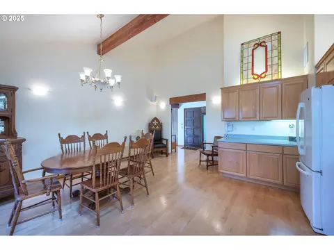 Dining - 1925 Sylvan St, Eugene, OR 97403 photo 1 of 2