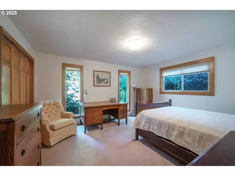 Bedroom - 1925 Sylvan St, Eugene, OR 97403 photo 3 of 10
